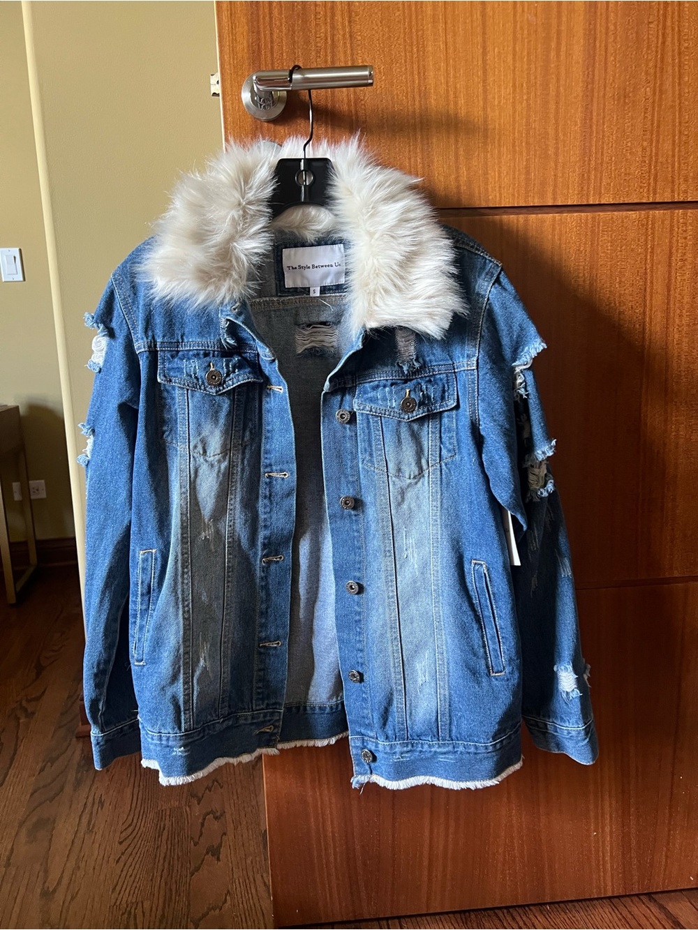 New Denim Jacket with Faux Fur Collar - Blue